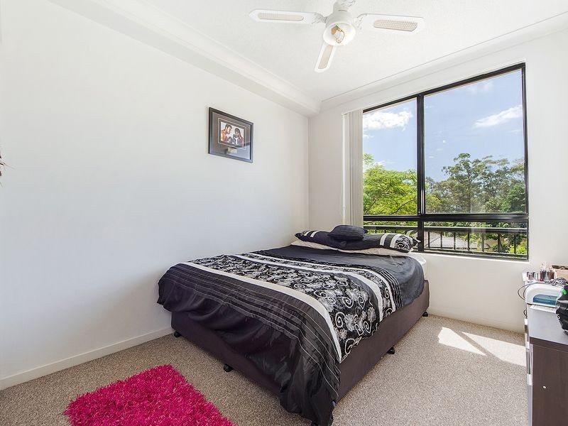27/2 Geraldton Drive, Varsity Lakes QLD 4227