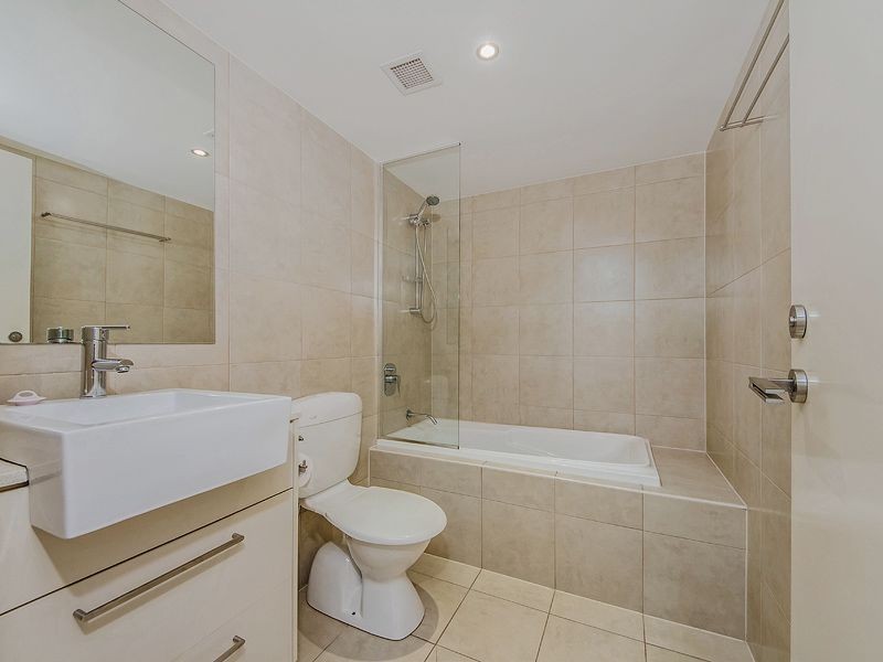 6104/12 Executive Drive, Burleigh Waters QLD 4220