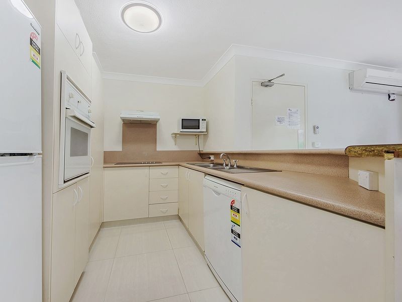 10/15 Santa Monica Rd, Miami QLD 4220