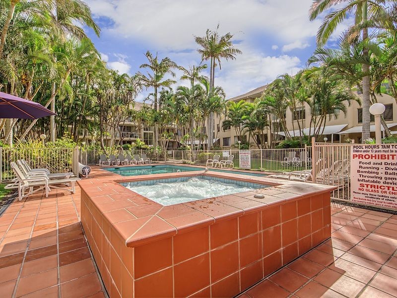 10/15 Santa Monica Rd, Miami QLD 4220