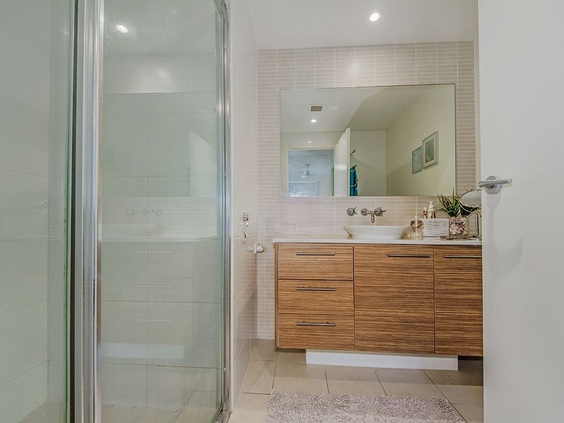 6/1 Lakefront Crescent, Varsity Lakes QLD 4227