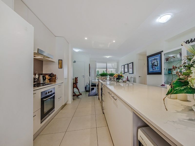 6/1 Lakefront Crescent, Varsity Lakes QLD 4227