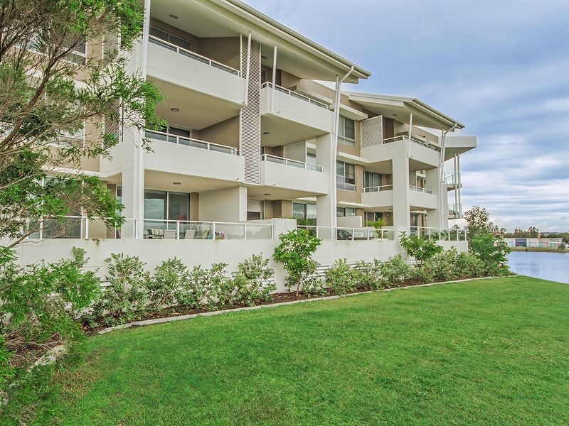 6/1 Lakefront Crescent, Varsity Lakes QLD 4227