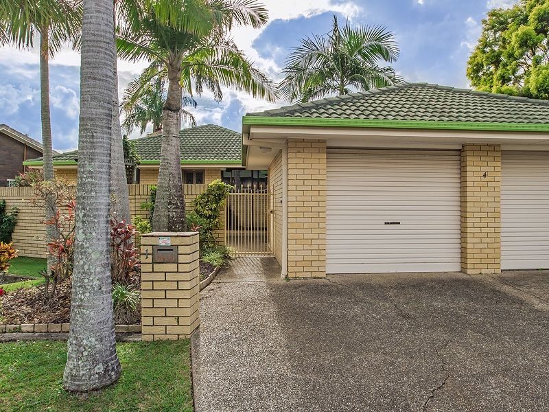 1/4 Flora Cl, Burleigh Waters QLD 4220