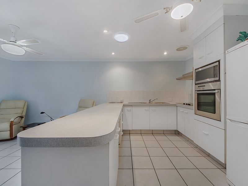 1/4 Flora Cl, Burleigh Waters QLD 4220