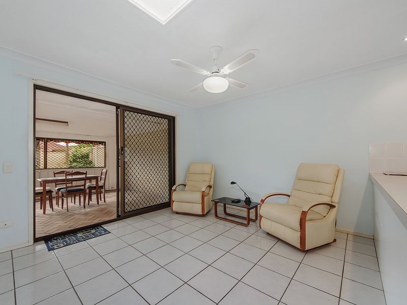 1/4 Flora Cl, Burleigh Waters QLD 4220