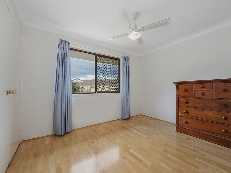 1/4 Flora Cl, Burleigh Waters QLD 4220