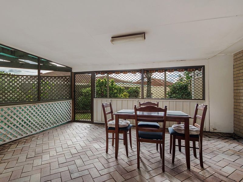 1/4 Flora Cl, Burleigh Waters QLD 4220