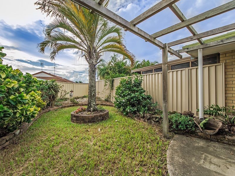 1/4 Flora Cl, Burleigh Waters QLD 4220