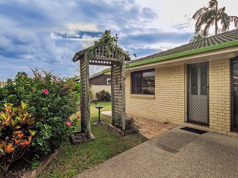 1/4 Flora Cl, Burleigh Waters QLD 4220