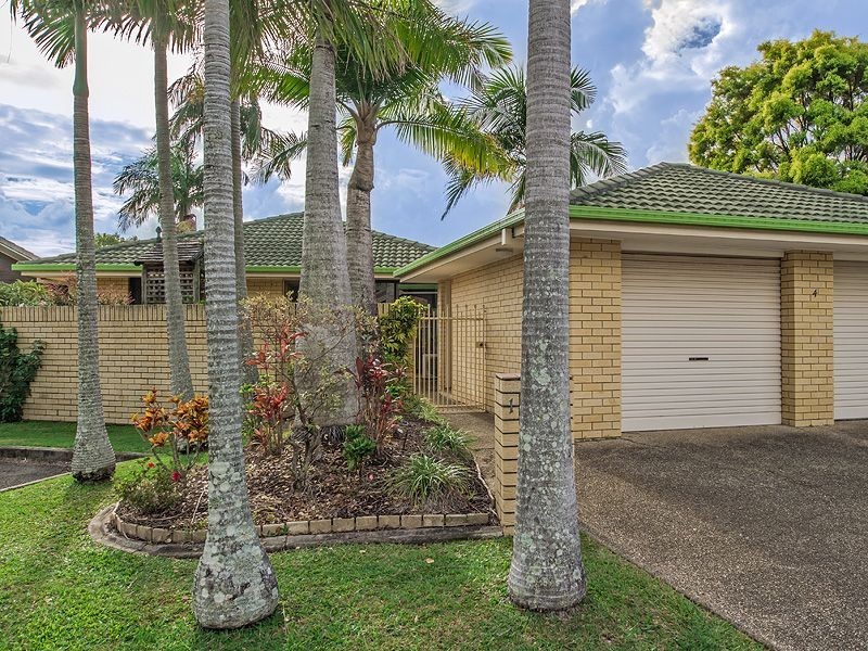 1/4 Flora Cl, Burleigh Waters QLD 4220