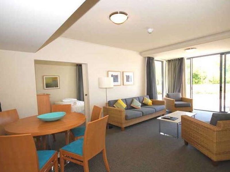 1068/1 Ocean Street, Burleigh Heads QLD 4220