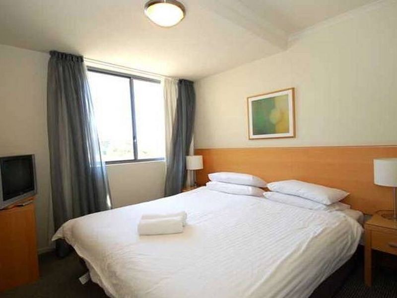 1068/1 Ocean Street, Burleigh Heads QLD 4220