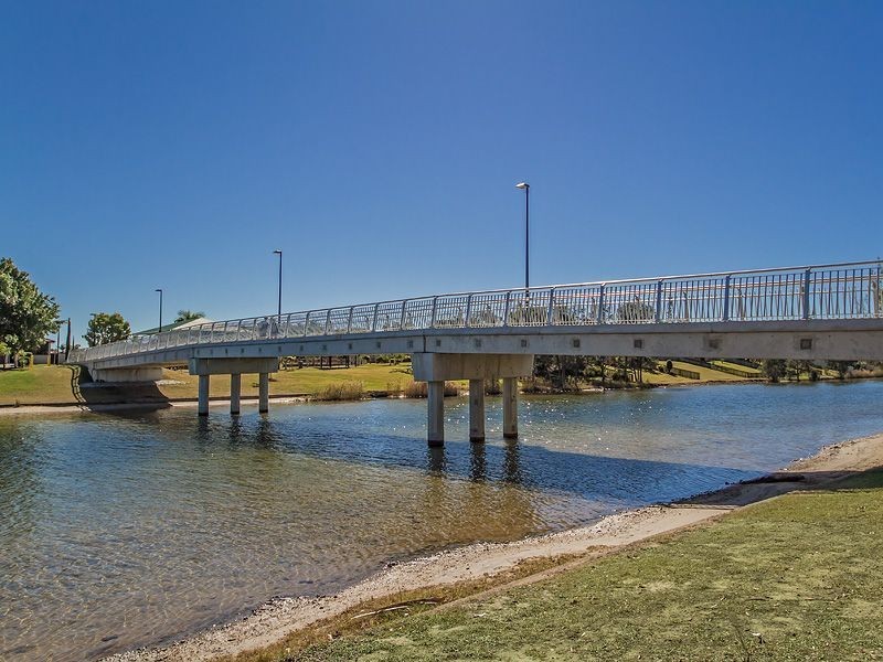 39 Galeen Dr, Burleigh Waters QLD 4220