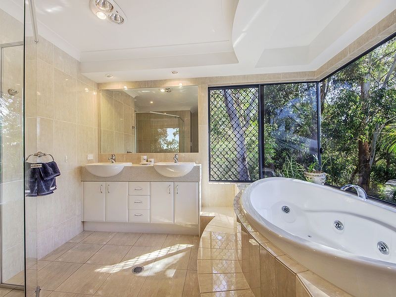 19 Pine Valley Dr, Robina QLD 4226