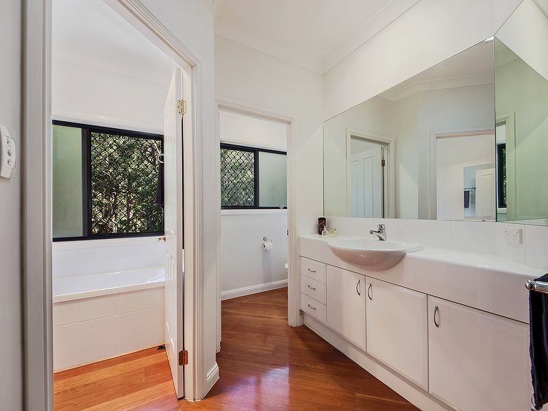 19 Pine Valley Dr, Robina QLD 4226