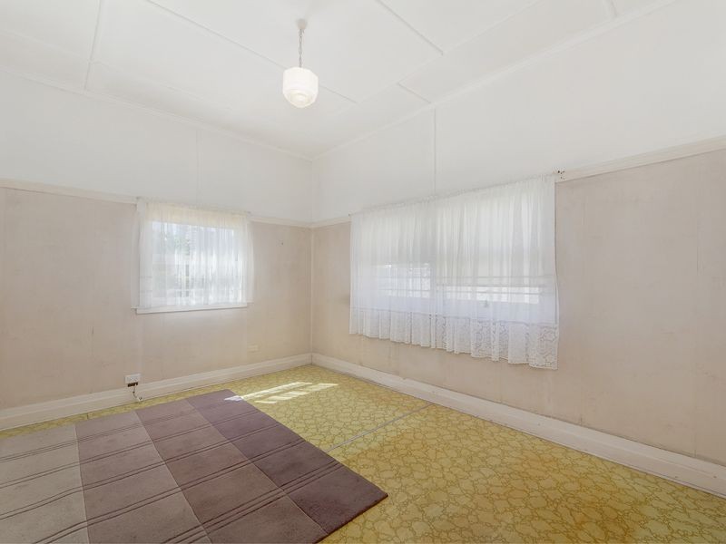 1 Banksia Broadway, Burleigh Heads QLD 4220