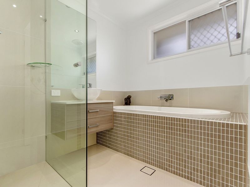 5 Viburnum St, Varsity Lakes QLD 4227