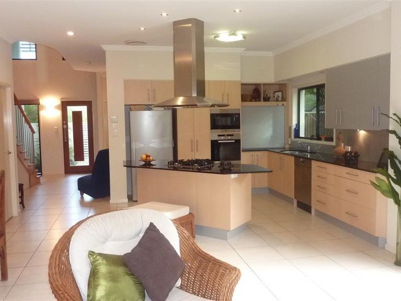 1/5 Sandown Avenue, Bundall QLD 4217