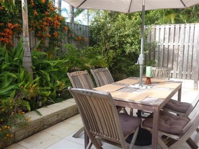 1/5 Sandown Avenue, Bundall QLD 4217