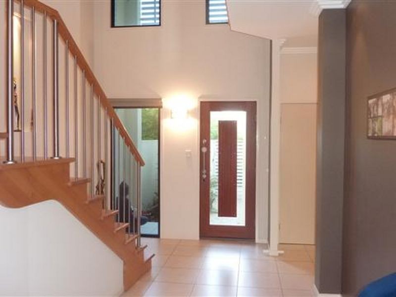 1/5 Sandown Avenue, Bundall QLD 4217