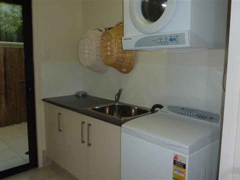 1/5 Sandown Avenue, Bundall QLD 4217