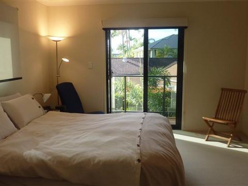 1/5 Sandown Avenue, Bundall QLD 4217