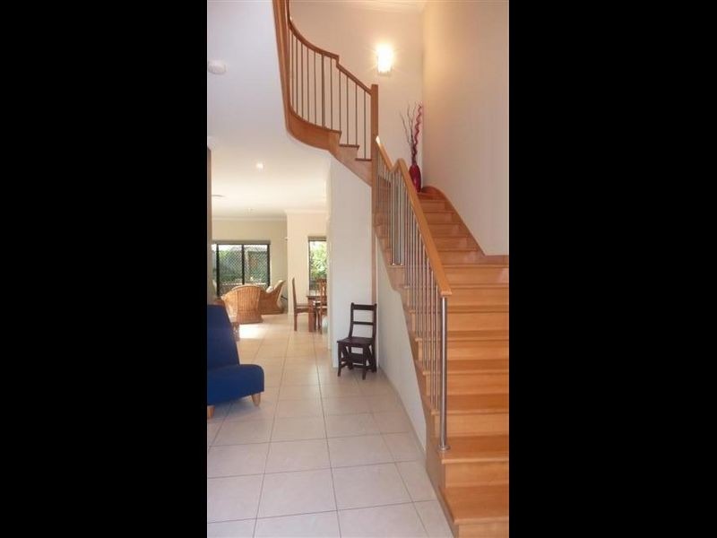 1/5 Sandown Avenue, Bundall QLD 4217