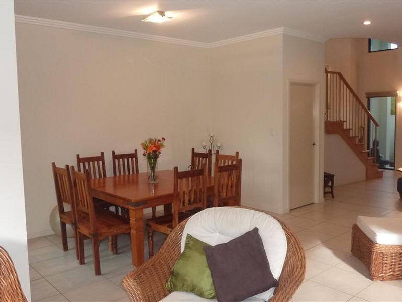 1/5 Sandown Avenue, Bundall QLD 4217