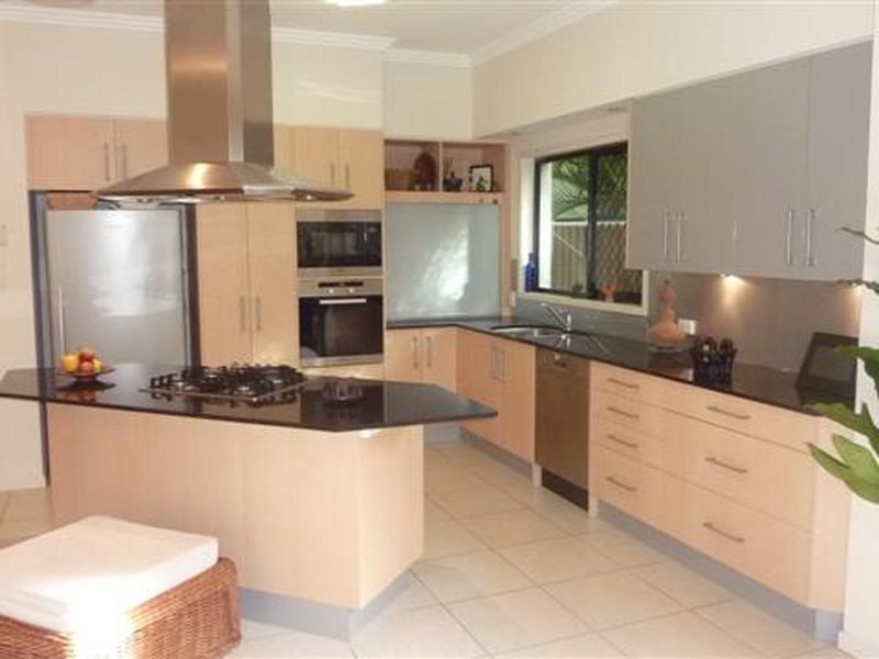 1/5 Sandown Avenue, Bundall QLD 4217