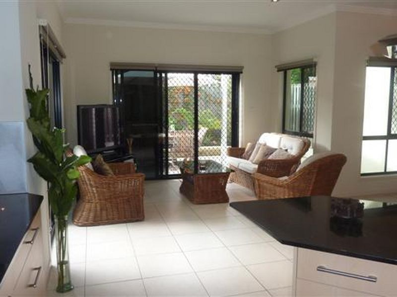 1/5 Sandown Avenue, Bundall QLD 4217