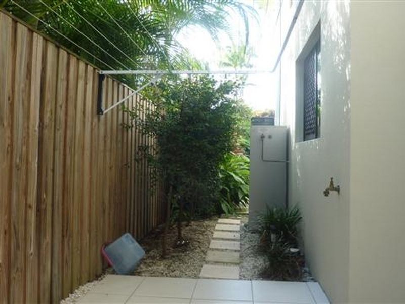 1/5 Sandown Avenue, Bundall QLD 4217