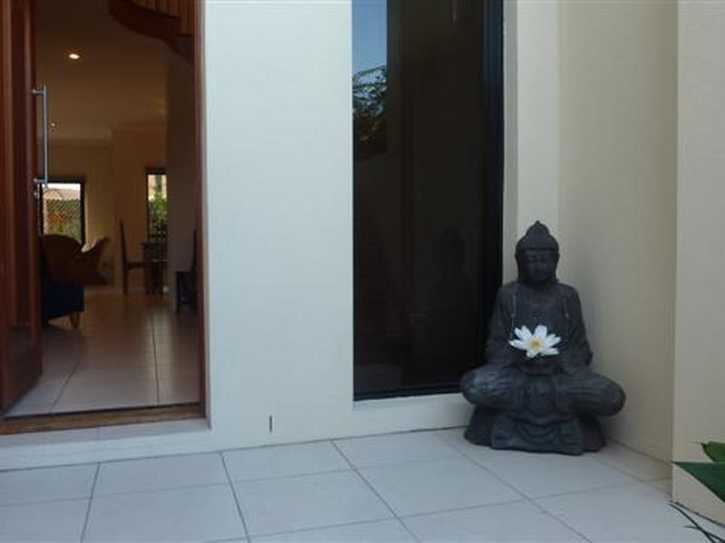 1/5 Sandown Avenue, Bundall QLD 4217