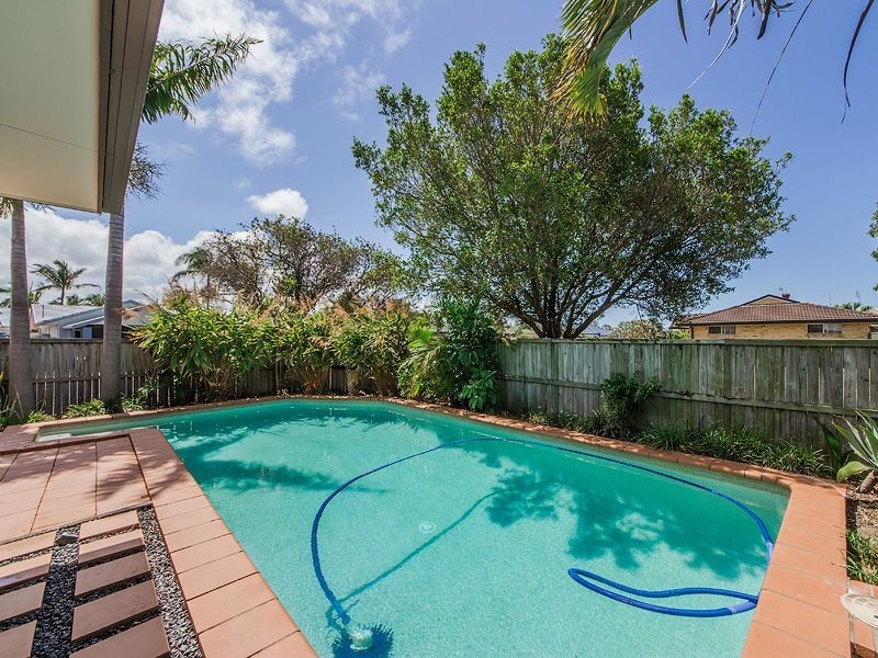 30 Dotterel Dr, Burleigh Waters QLD 4220