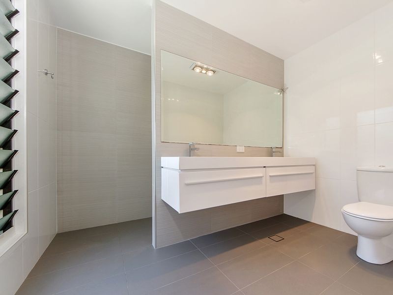 30 Dotterel Dr, Burleigh Waters QLD 4220