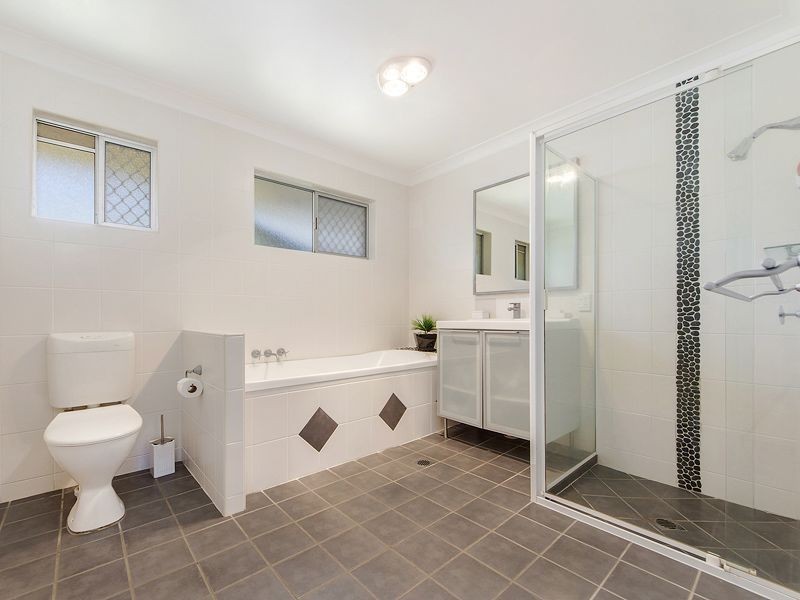 30 Dotterel Dr, Burleigh Waters QLD 4220