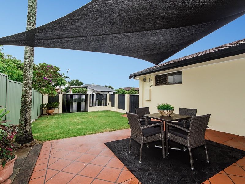 2/8 Wagtail Ct, Burleigh Waters QLD 4220