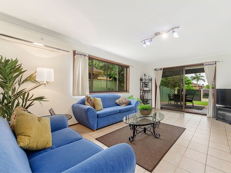 2/8 Wagtail Ct, Burleigh Waters QLD 4220