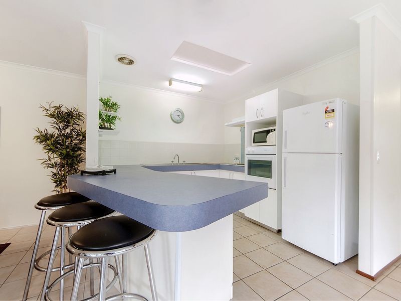 2/8 Wagtail Ct, Burleigh Waters QLD 4220