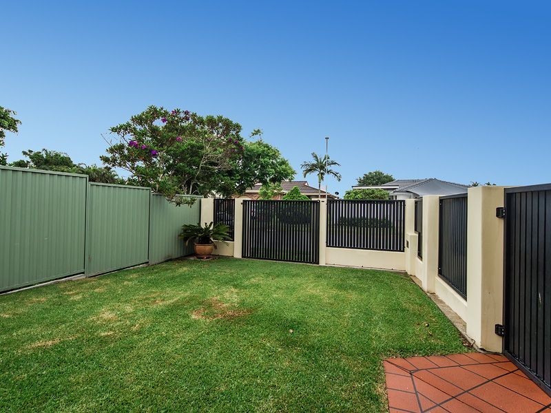 2/8 Wagtail Ct, Burleigh Waters QLD 4220
