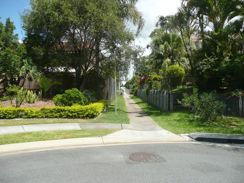 9/12 Bottlewood Ct, Burleigh Waters QLD 4220