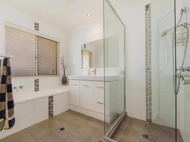 85 Honeyeater Dr, Burleigh Waters QLD 4220