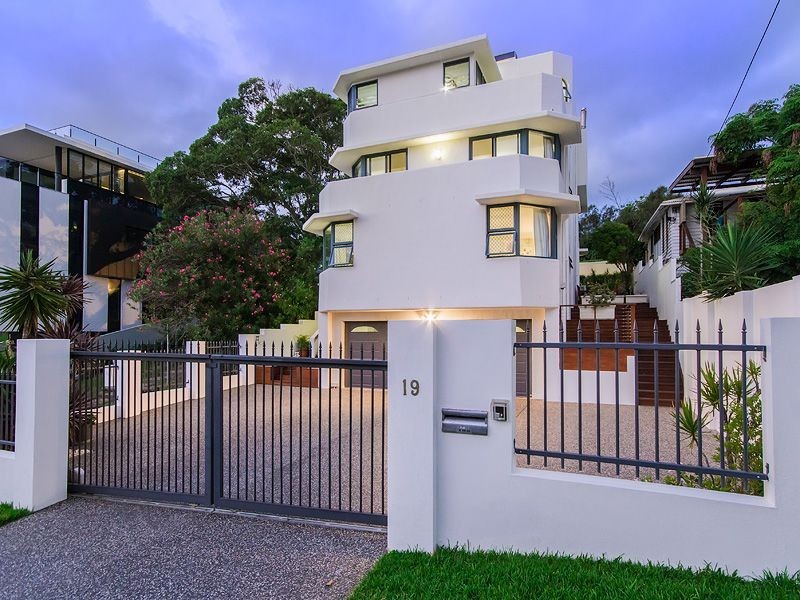 19 Brakes Crescent, Miami QLD 4220