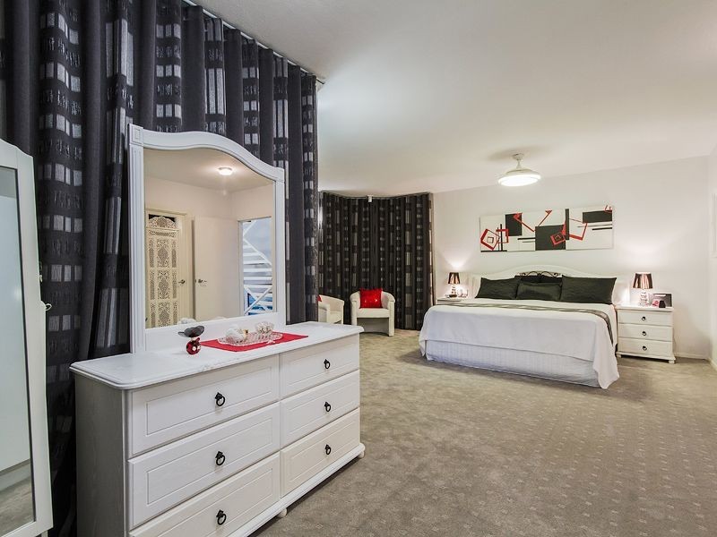 19 Brakes Crescent, Miami QLD 4220