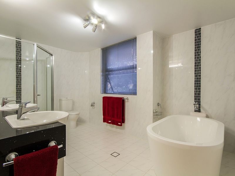 19 Brakes Crescent, Miami QLD 4220