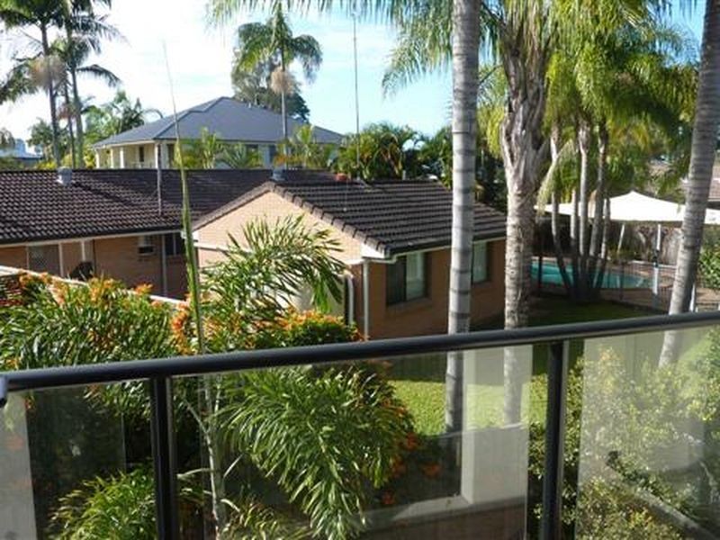 1/5 Sandown Avenue, Bundall QLD 4217