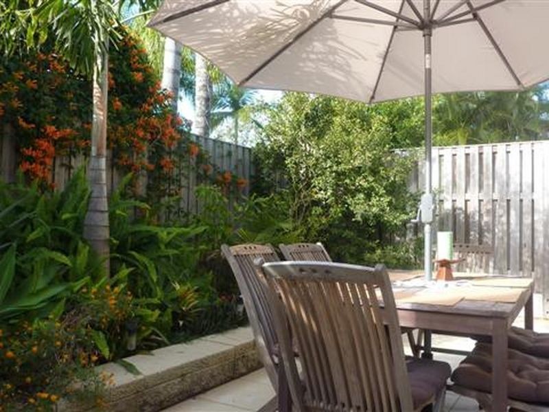 1/5 Sandown Avenue, Bundall QLD 4217