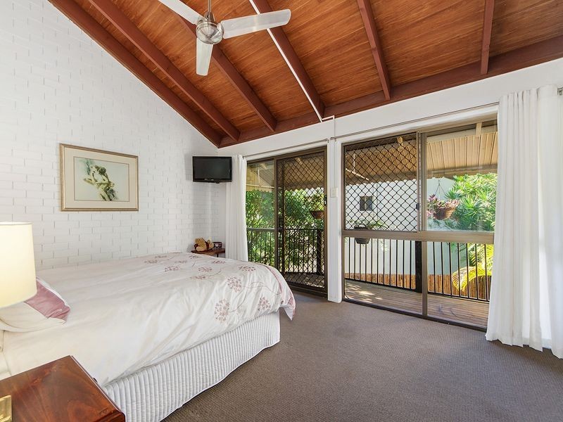 2/11 Orvieto Avenue, Mermaid Waters QLD 4218