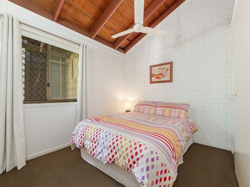 2/11 Orvieto Avenue, Mermaid Waters QLD 4218