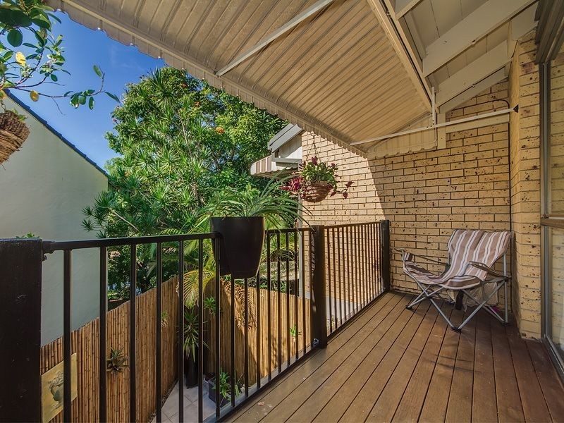 2/11 Orvieto Avenue, Mermaid Waters QLD 4218